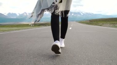 Dağda yürüyüş kişinin yakın çekim