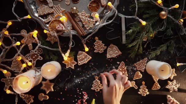 女人的手。传统的自制圣诞甜点 — 图库视频影像