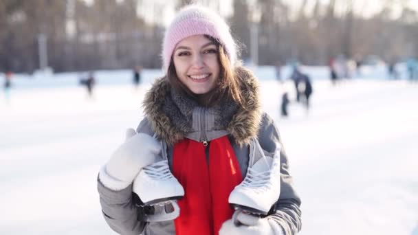 Ice skating winter woman holding ice skates outdoors in snow. — Stock Video