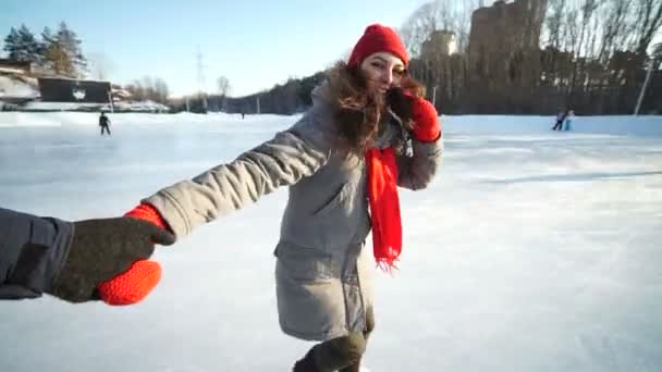 Happy couple holding hands on skating rink — Stock Video