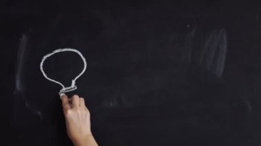 fikirler para kavramı üzerinde yeşil yazı tahtası eşit