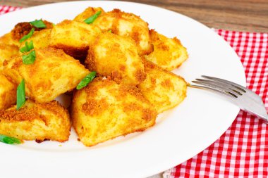 Patates köri ve ekmek kırıntıları, garnitür