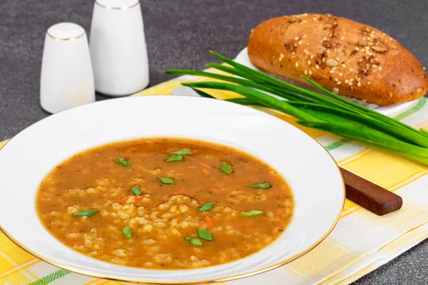 Sağlıklı, diyet gıda: çorba, pilav ve sebze, köri, chi