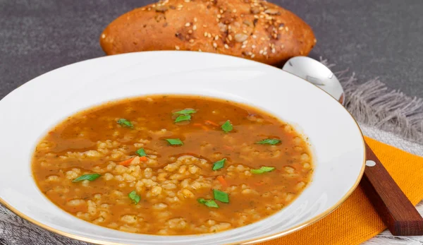 Sağlıklı, diyet gıda: çorba, pilav ve sebze, köri, chi