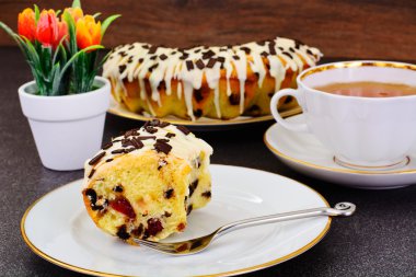 Beyaz Buzlanma, çay ve çikolata Paskalya kek