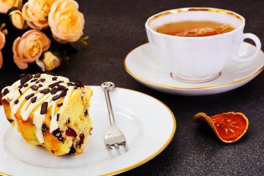 Beyaz Buzlanma, çay ve çikolata Paskalya kek