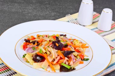 Sağlıklı Diyet: mantar mun, bambu sürgünleri, soya filizi, biber