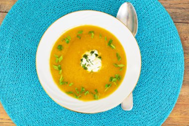 Havuç, kabak krem çorbası diyet gıda.