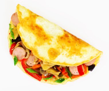 Sağlıklı diyet gıda: omlet sosis ve sebze ile