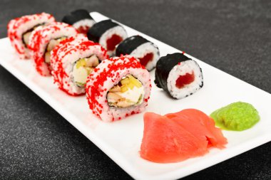 Suşi Florida ve California beyaz arka plan üzerinde izole.