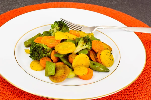 Legume la grătar Morcovi, fasole verde, broccoli — Fotografie, imagine de stoc