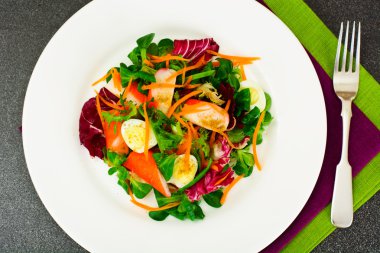 Hindiba, hindiba, Yengeç sopa ve bıldırcın E Frise mısır salatası