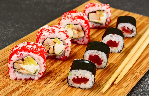 Sushi na Florydzie w Kalifornii na białym tle. — Zdjęcie stockowe