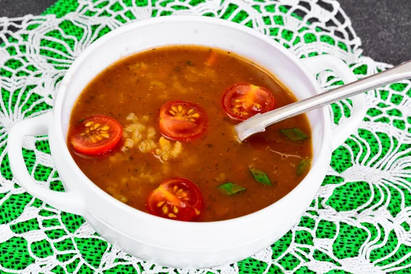 Gezond en dieet voedsel: plantaardige soep met rijst, curry, gegrild — Stockfoto