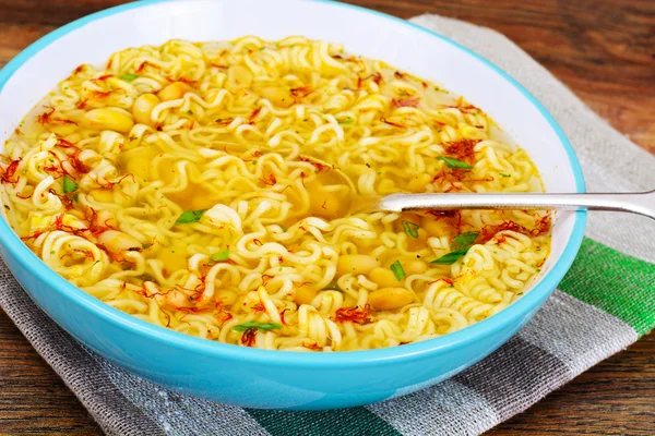 Sabrosa sopa de frijol con fideos chinos — Foto de Stock