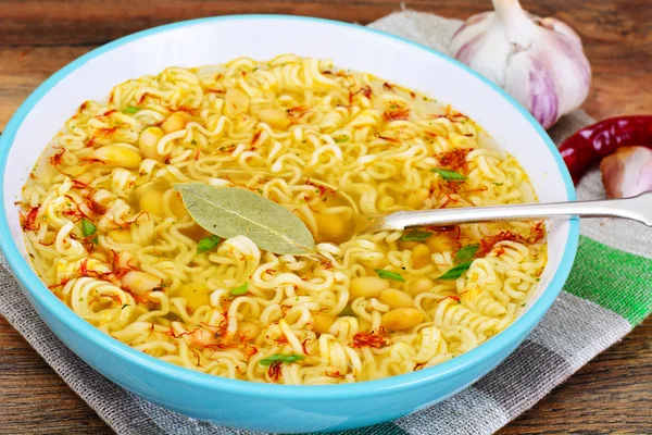 Sabrosa sopa de frijol con fideos chinos — Foto de Stock