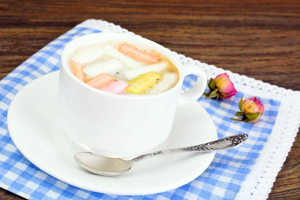 Cacao, koffie met Marshmallows zoete voedsel — Stockfoto