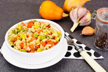 Risotto ile sebzeler, bezelye