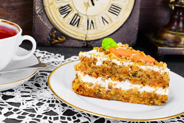 Baking Carrot Cake with Walnuts — Stock Photo, Image