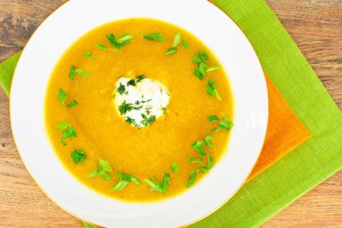 Havuç, kabak krem çorbası diyet gıda.