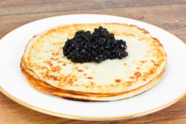 siyah havyar ile Pancakes