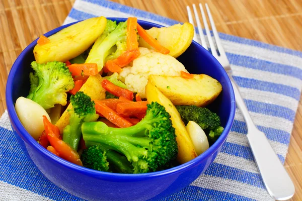 Légumes cuits à la vapeur Pommes de terre, Carottes, Chou-fleur, Brocoli — Photo