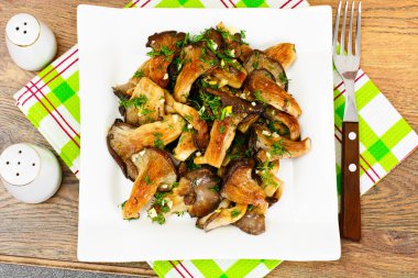 Kızarmış istiridye mantar