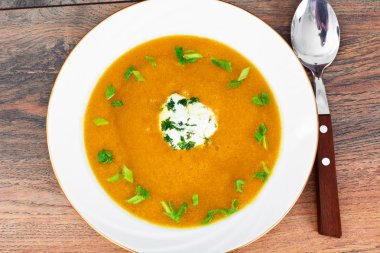 Havuç, kabak krem çorbası diyet gıda.