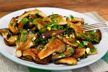 Kızarmış istiridye mantar