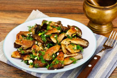 Kızarmış istiridye mantar