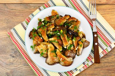 Kızarmış istiridye mantar