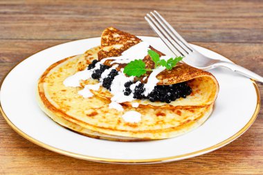 siyah havyar ile Pancakes