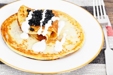 siyah havyar ile Pancakes