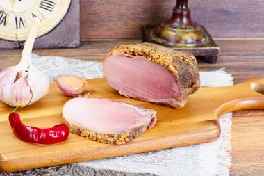 Baharat soslu soğuk haşlanmış domuz eti