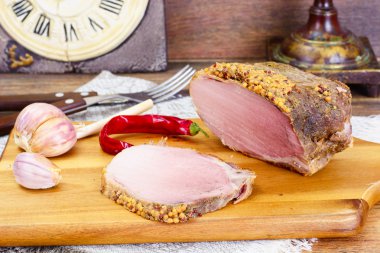 Baharat soslu soğuk haşlanmış domuz eti