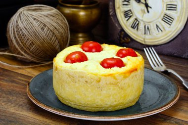 Ricotta, kiraz domates ve nane ile kiş