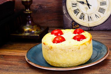 Ricotta, kiraz domates ve nane ile kiş