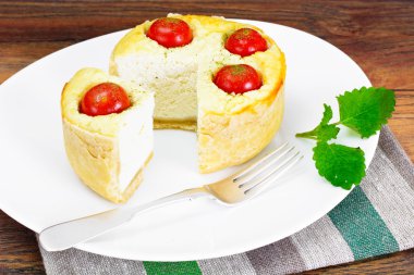 Ricotta, kiraz domates ve nane ile kiş