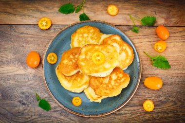 Krep ile Kumquats ve kızılcık