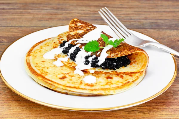 siyah havyar ile Pancakes