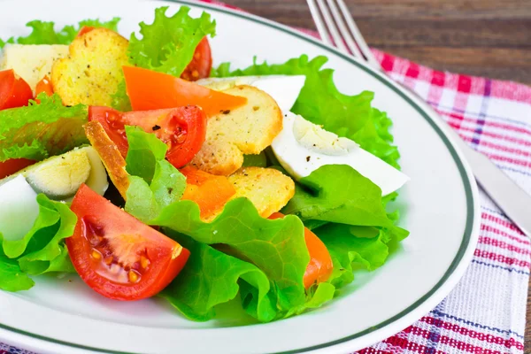 Rajčata, papriky s vajíčkem a Bruschetta — Stock fotografie