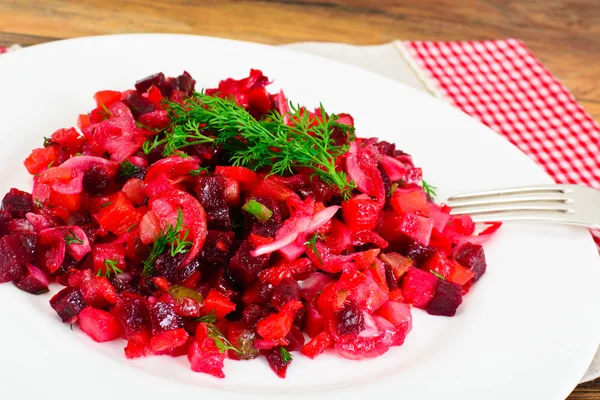 Alimente sănătoase și dietetice: Salată cu sfeclă, ceapă, morcovi Vinai — Fotografie, imagine de stoc