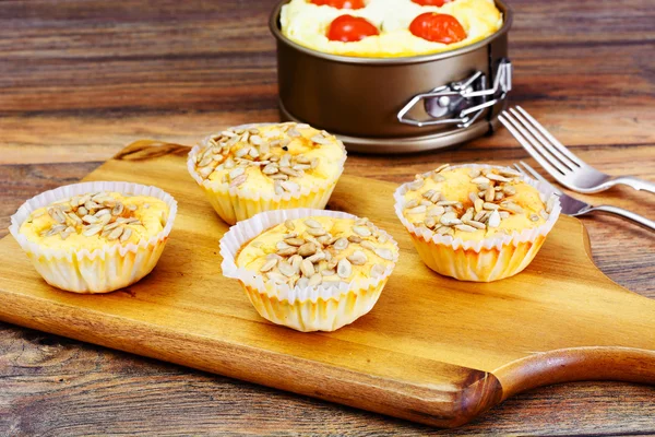 Ayçiçeği tohumu ile taze Cupcakes — Stok fotoğraf