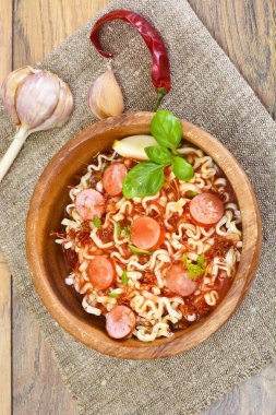 Sosis tabakta ile makarna