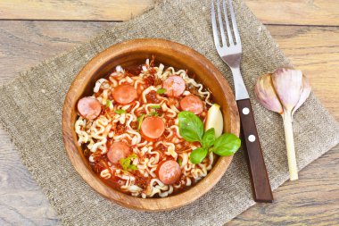 Sosis tabakta ile makarna