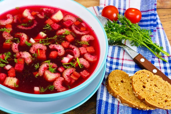 Pancar, domates ve kereviz çorbası