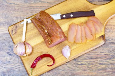 Baharat soslu soğuk haşlanmış domuz eti