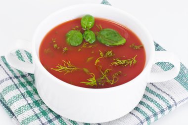 Plaka Fesleğenli domates çorbası. Ulusal İtalyan mutfağı