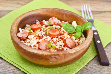 Sosis tabakta ile makarna