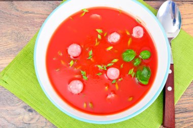 Plaka havuç domates çorbası. Ulusal İtalyan mutfağı